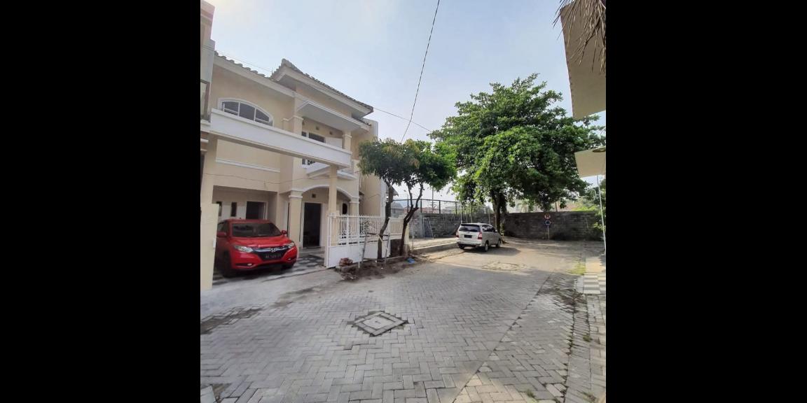 Rumah Cantik Semi Furnished Siap Huni Di Perumahan Graha Indah Gayung Kebonsari Surabaya Rumah Cantik Semi Furnished Siap Huni Di Perumahan Graha Indah Gayung Kebonsari Surabaya