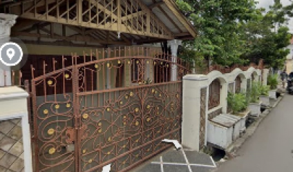 JUAL RUMAH BAGUS STRATEGIS PINGGIR JALAN DI UTAN KAYU MATRAMAN