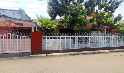 RUMAH DEKAT PUSAT KOTA DAN KAWASAN KOMERSIAL LINGKUNGAN BESIH DAN NYAMAN DI SAYAP LINGKAR SELATAN BANDUNG  
