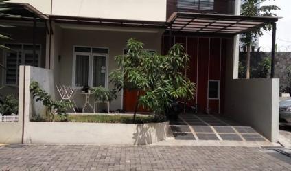 RUMAH DUA LANTAI GAYA MINIMALIS DI PADASUKA BANDUNG