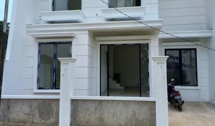 Rumah mewah dekat Grand Depok City