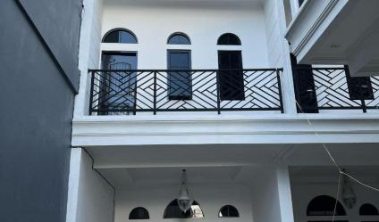 Rumah ready 3lantai dekat Condet Kramat Jati Jakarta Timur 