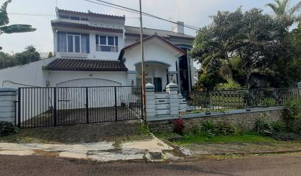 RUMAH DUA LANTAI GAYA AMERIKA  SEMI FURNISHED SAYAP SETIABUDI BANDUNG