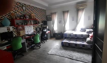 Rumah Second Boulevard Raffles Siap huni Raffles Hills Cibubur,Cibubur