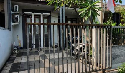 DISEWAKAN RUMAH TINGGAL DI TAMAN HOLIS INDAH 2 BLOK D1 no 32A