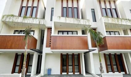 Rumah Besar 3 Lantai Di Cilandak Jakarta Selatan