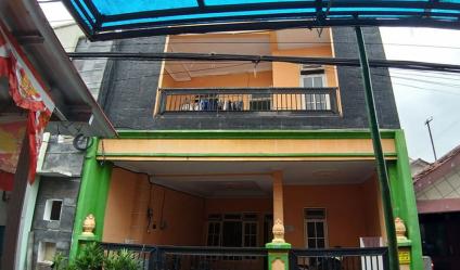 KOST 13 KAMAR PENUH TERISI  DEKAT KAWASAN PERKANTORAN DAN KOMERSIAL DI TEBET JAKARTA SELATAN