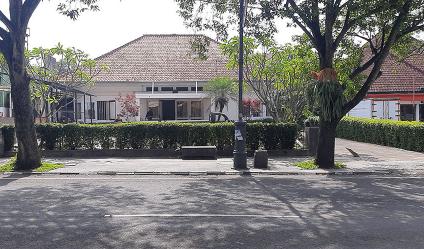RUMAH KOLONIAL UNTUK KOMERSIAL SUPER STRATEGIS  DI JL. RIAU-MARTADINATA BANDUNG