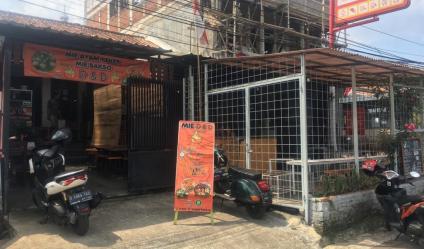 Rumah pinggir jalan raya sarijadi