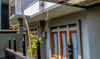 Rumah belakang setra duta bandung