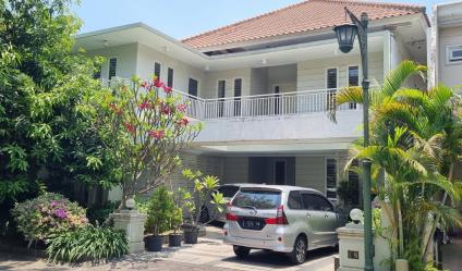 Rumah Mewah Furnished Siap Huni Lokasi Perumahan Regency 21 Surabaya