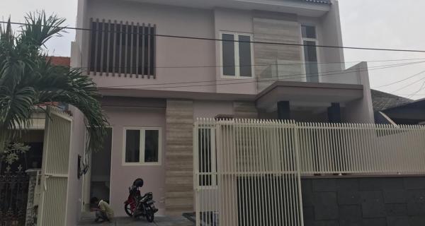 Rumah Baru Lebar 9 di Perumahan Semolowaru Elok Sukolilo Surabaya 