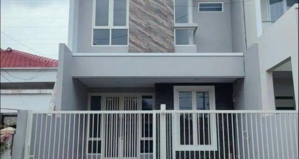 Rumah Baru Minimalis Modern Lokasi Strategis Tengah Kota di Manyar Tirtoyoso Surabaya  