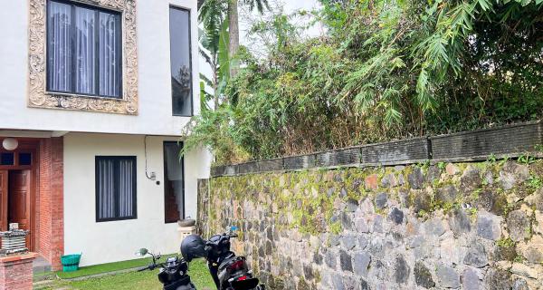Rumah Villa Mewah 2 Lantai Kemuning, Karanganyar 