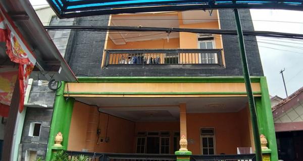 KOST 13 KAMAR PENUH TERISI  DEKAT KAWASAN PERKANTORAN DAN KOMERSIAL DI TEBET JAKARTA SELATAN