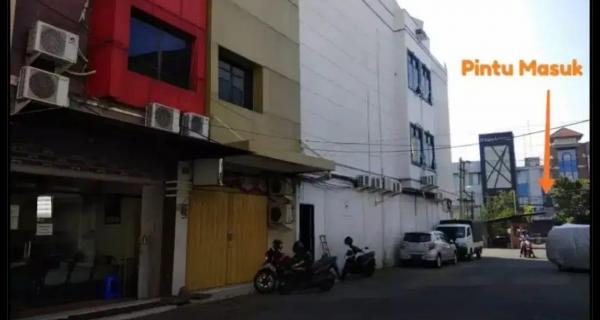 Ruko Full Furnished 3 Lantai 0 Jalan Raya Strategis di Tengah Kota Lokasi Klampis Surabaya