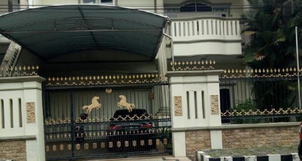 Rumah Mewah Dharmahusada Permai Siap Huni di Surabaya