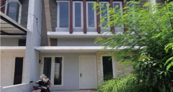 Rumah Kosong Strategis Perumahan Green Semanggi Surabaya