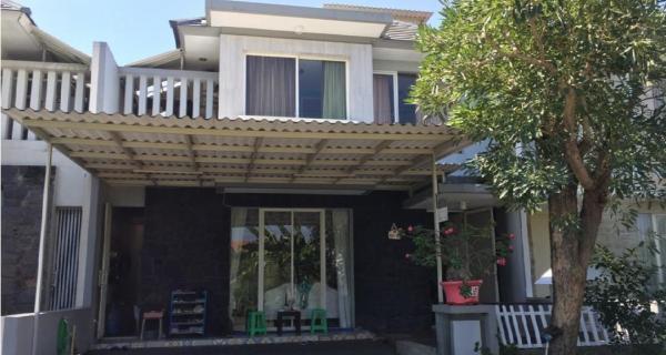 Rumah Minimalis Perumahan Royal Residence Harewood Surabaya