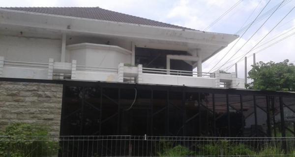 Sewa Rumah Mewah Bekas Tempat Usaha Di Raya Darmo Permai
