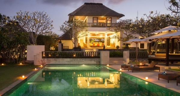 Villa Daerah Karang Putih Sangat Mewah di Kuta Selatan