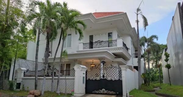 Rumah Mewah SHM di Kawasan Graha Family Wiyung Surabaya