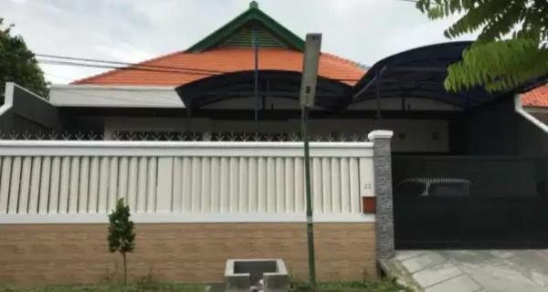 Dijual Rumah Luas Lokasi Strategis di Kupang Baru Sukomanunggal Surabaya Barat