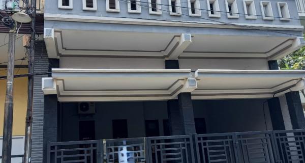 Rumah Full Furnished Dekat Akses Tol Lokasi Perumahan Gunungsari Indah Wiyung Surabaya 