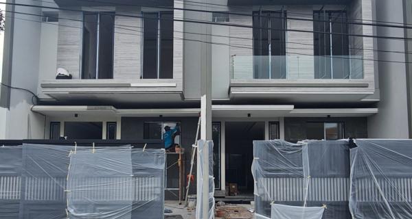 Rumah Baru Lokasi Premium di Dharma Husada Indah Surabaya