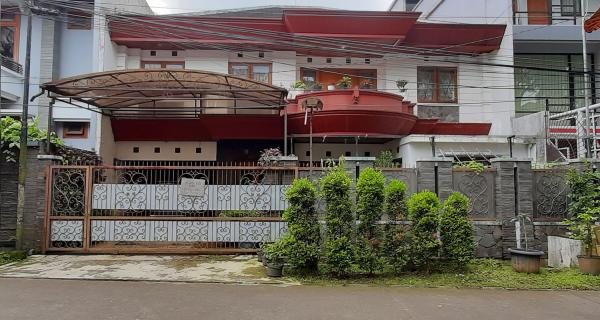 RUMAH DUA LANTAI DAGO ASRI BANDUNG