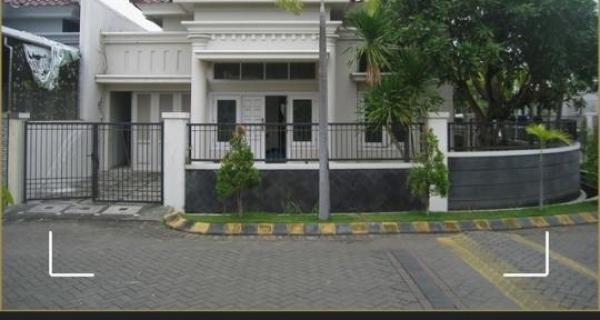 Rumah Central Park, Gunung Anyar Surabaya | Idyllic Family Home