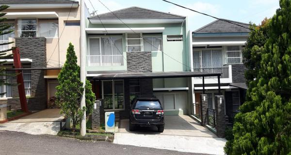  DIJUAL RUMAH DUA LANTAI RESOR DAGO PAKAR BANDUNG