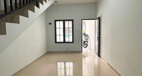 Rumah siap huni dekat Pasar Ciracas Jakarta Timur 