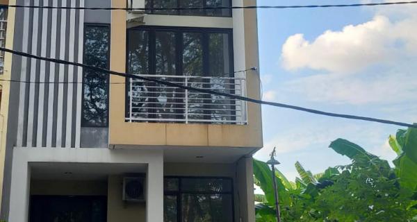 Rumah Siap Huni Lokasi Strategis di Kertomenanggal Gayungan Surabaya Selatan 