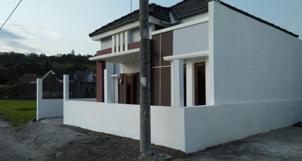 Dijual rumah cantik desainnya & murah harganya. GRAHA PARADUTA BANGUNJIWO