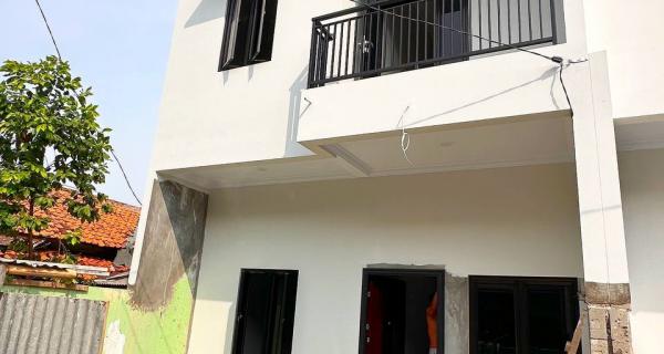 Rumah ready non cluster Kalisari Pasar Rebo Jakarta Timur 
