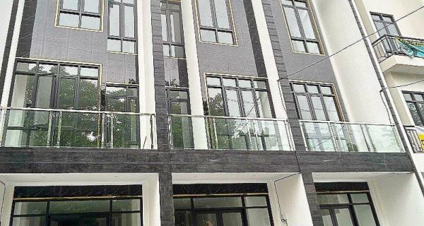 Ruko 4lantai bonus Rooftop di Rawamangun Jakarta Timur 