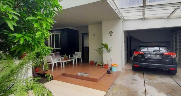 Dijual Rumah Mewah 3 Lantai di Bukit Kawanua Golf Residence Grand Kawanua Manado