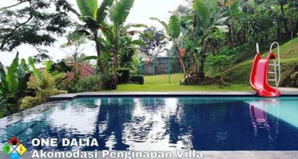 Disewakan Villa Hakim Puncak Bogor, dekat air terjun Curug Cilember 7 