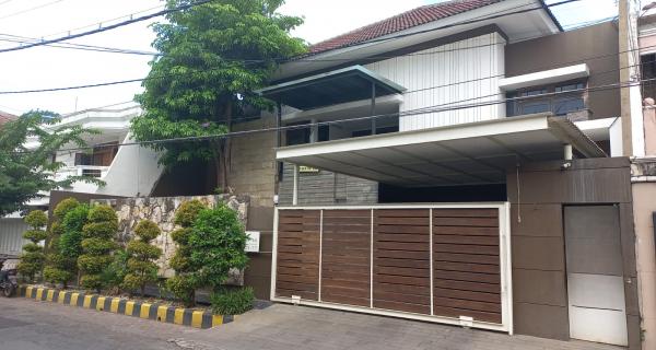 Dijual Rumah 2 Lantai di Dharmahusada Indah Barat, Surabaya