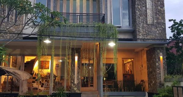Dijual Rumah dengan Kolam Renang di Perumahan Dalung Permai, Kuta Utara, Bali