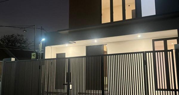 Dijual Rumah 2 Lantai Minimalis di Babatan Pantai Utara, Surabaya