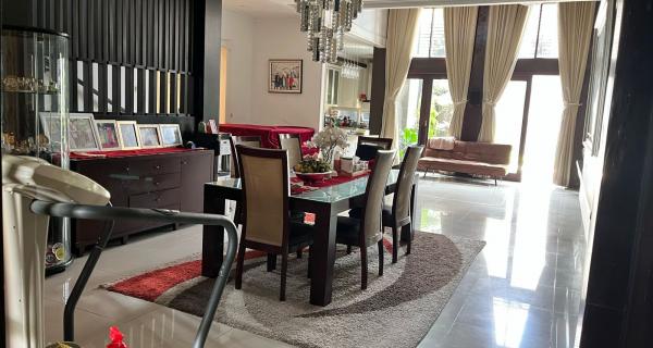 Dijual Rumah Mewah Murah di Graha Famili, Surabaya