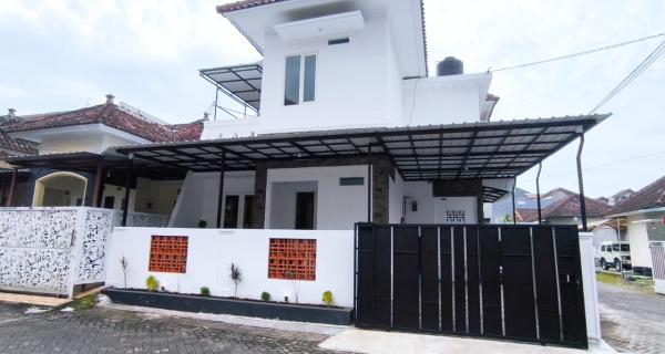 Dijual Rumah 2 Lantai di Jalan Bendungan Palasari, Kota Malang