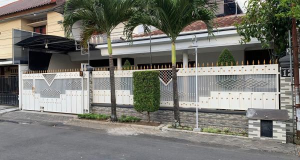 Dijual Rumah Bagus SHM di Jalan Bunga Merak, Kota Malang