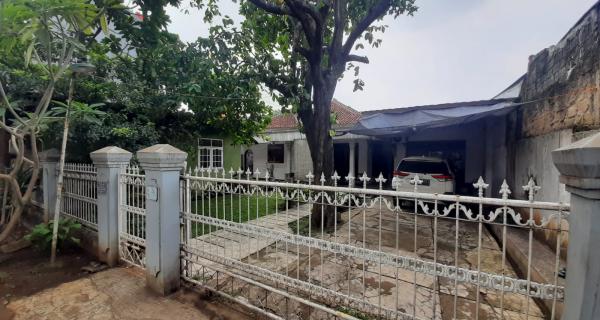 Dijual Rumah Strategis di Raya Cipayung, Depok