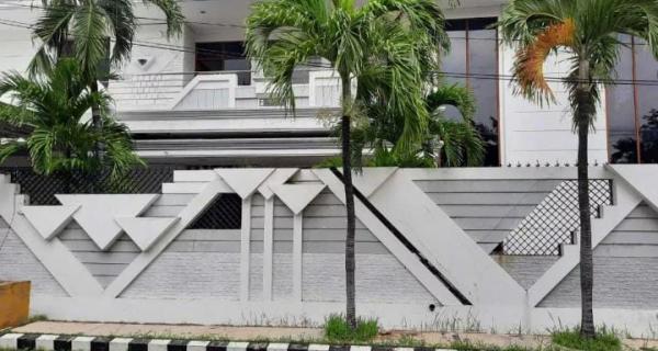 Dijual Rumah Mewah 2 Lantai di Dharmahusada Indah Utara, Surabaya