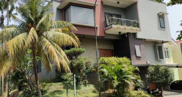Dijual Rumah Pojokan di Legenda Wisata, Kabupaten Bogor