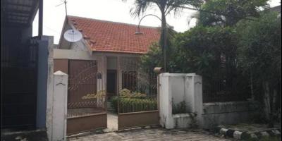 Rumah Rungkut Asri Barat SHM Sangat Luas di Surabaya