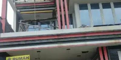 Rumah Bagus di Perumahan Pendopo Palm Spring Surabaya Rumah Bagus di Perumahan Pendopo Palm Spring Surabaya